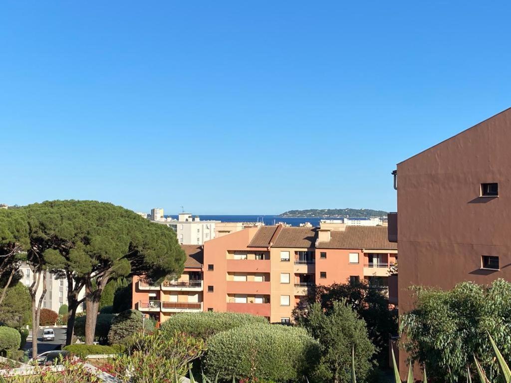 Appartement Vue Mer Avec Place De Parking Privee 圣马克西姆 外观 照片